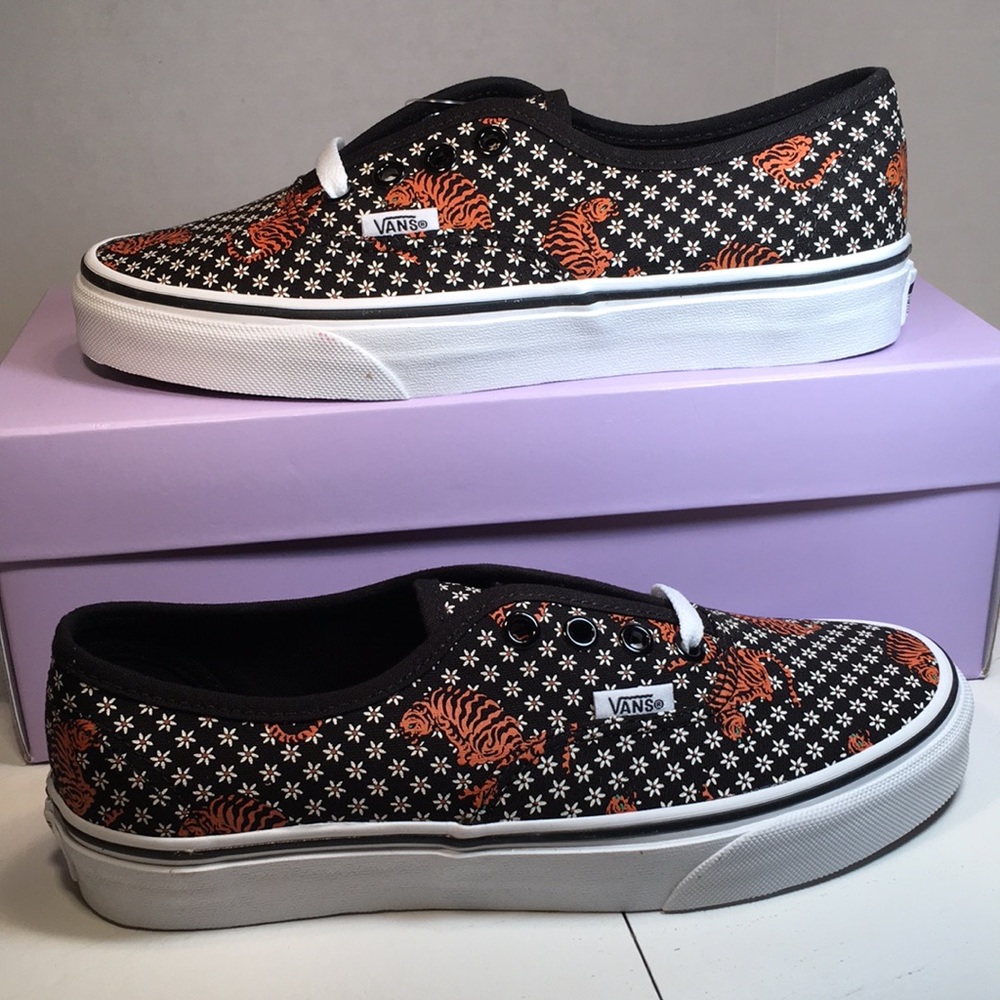 NWT Vans Authentic Tiger/Floral Pattern Sneakers Women’s 6.5